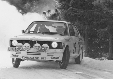 Ingvar Carlsson - Christian Boden
33º International Swedish Rally 1983. BMW 323i (EUU 813). Clasificado 11º.

Del 11 al 13 de Febrero, Karlstad.
Superficie: nieve - hielo.

El Rally tenia un total de 1505.00 km de los que 476.10 km divididos en 25 tramos eran especiales (uno de ellas fue cancelada SS12 Radasjon de 6 Km).

Se inscribieron 137 equipos, tomaron la salida 137, finalizaron 67.@
Palabras clave: BMW;Suecia;1983;Nieve