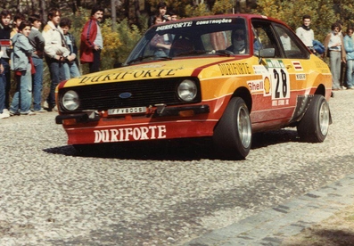 Carlos Bica - Fernando Prata
17º Rally de Portugal - Vinho do Porto 1983. Ford Escort RS 1800 MKII. Clasificado 11º.

Del 2 al 5 de Marzo, Estoril, Lisboa, Portugal.
Supeficie: asfalto - tierra.

El Rally tenia un total de 2325 km de los que 674.50 km divididos en 43 tramos eran especiales (3 de ellos fueron cancelados SS12 Figueira de Foz de 9 Km, SS13 Prestimo de 12,50 Km, SS14 Vouga de 10 Km).

Tomaron la salida 86 equipos, finalizaron 31.@
Palabras clave: ;Ford;Escort;MkII;Portugal;1983