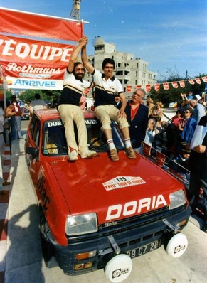 Jean-Pierre Deriu - Joel Mariani
27º Tour de Corse - Rallye de France 1983. Renault 5 Alpine Turbo (299 CZ 2B). Clasificado 13º.

Del 5 al 7 de Mayo, Ajaccio, Córcega, Francia.
Superficie: asfalto.

El Rally tenia un total de 1715.10 km de los que 1066.10 km divididos en 32 tramos eran especiales.

Tomaron la salida 178 equipos, finalizaron 57.@
Palabras clave: Renault;Alpine;Turbo;Corse;Corcega;1983;Personajes