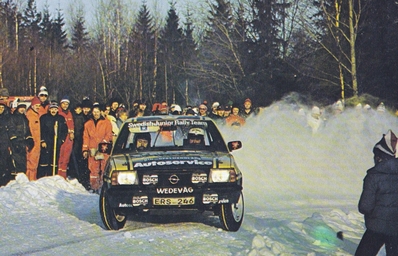 Mats Jonsson - Ake Gustavsson
33º International Swedish Rally 1983. Opel Ascona B (ERS 246). Clasificado 13º.

Del 11 al 13 de Febrero, Karlstad.
Superficie: nieve - hielo.

El Rally tenia un total de 1505.00 km de los que 476.10 km divididos en 25 tramos eran especiales (uno de ellas fue cancelada SS12 Radasjon de 6 Km).

Se inscribieron 137 equipos, tomaron la salida 137, finalizaron 67.@
Palabras clave: Opel;Ascona;Suecia;1983;Nieve