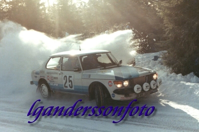 Erik (Eken) Johansson - Anders Bonnevier
33º International Swedish Rally 1983. Saab 99 Turbo (A AM 661). Clasificado 17º.

Del 11 al 13 de Febrero, Karlstad,
Superficie: nieve - hielo.

El Rally tenia un total de 1505.00 km de los que 476.10 km divididos en 25 tramos eran especiales (uno de ellas fue cancelada SS12 Radasjon de 6 Km).

Se inscribieron 137 equipos, tomaron la salida 137, finalizaron 67.@
Palabras clave: Saab;Suecia;1983