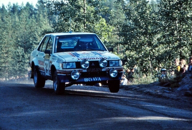 Jaakko Markula - Jorma Hakanen
33º 1000 Lakes Rally 1983. Mitsubishi Lancer 2000 Turbo (W495374). Clasificada 17º.

Del 26 al 28 de Agosto, Jyväskylä, Finlandia.
Superficie: tierra.

El Rally tenia un total de 1461.00 km de los que 472.63 km divididos en 50 tramos, eran especiales.

Se inscribieron 180 equipos, tomaron la salida 174, finalizaron 71.@
Palabras clave: Mitsubishi;Lancer;Turbo;Finlandia;1983;