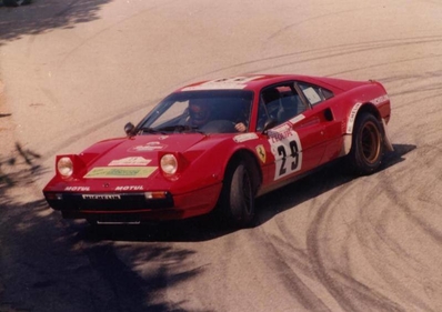 (Panic) - Felix Giallolacci
27º Tour de Corse - Rallye de France 1983. Ferrari 308 GTB (1964 QF 53). Clasificado 18º.

Del 5 al 7 de Mayo, Ajaccio, Córcega, Francia.
Superficie: asfalto.

El Rally tenia un total de 1715.10 km de los que 1066.10 km divididos en 32 tramos eran especiales.

Tomaron la salida 178 equipos, finalizaron 57.@
Palabras clave: Ferrari;Corse;Corcega;GTB;1983