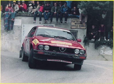 Salvatore Costanzo - Sergio Mongiorgi
13º Rally 4 Regioni 1983. Alfa Romeo GTV6. Clasificado 19º.

Del 12 al 14 de Mayo, Salice Terme, Lombardia, Italia.
Superficie: asfalto.

El Rally constaba de dos etapas y 26 tramos cronometrados.

Tomaron la salida 79 eqyuipos, finalizaron 35.@
Palabras clave: Alfa;Romeo;Rally_4Regioni;1983