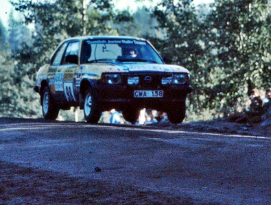 Lars-Erik Torph - Jan Svanstrom
33º 1000 Lakes Rally 1983. Opel Ascona i2000 (CWA 138). Clasificada 21º.

Del 26 al 28 de Agosto, Jyväskylä, Finlandia.
Superficie: tierra.

El Rally tenia un total de 1461.00 km de los que 472.63 km divididos en 50 tramos, eran especiales.

Se inscribieron 180 equipos, tomaron la salida 174, finalizaron 71.@
Palabras clave: Opel;Ascona;Finlandia;1983;