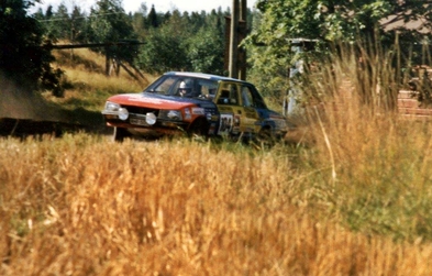 Sampsa Junnila - Timo Tuominen
33º 1000 Lakes Rally 1983. Peugeot 505 Ti. Clasificada 23º.

Del 26 al 28 de Agosto, Jyväskylä, Finlandia.
Superficie: tierra.

El Rally tenia un total de 1461.00 km de los que 472.63 km divididos en 50 tramos, eran especiales.

Se inscribieron 180 equipos, tomaron la salida 174, finalizaron 71.@
Palabras clave: Peugeot;Finlandia;1983