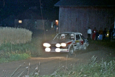 Fredrik Eklundh - Pekka Soikkeli
33º 1000 Lakes Rally 1983. Opel Ascona. Clasificada 24º.

Del 26 al 28 de Agosto, Jyväskylä, Finlandia.
Superficie: tierra.

El Rally tenia un total de 1461.00 km de los que 472.63 km divididos en 50 tramos, eran especiales.

Se inscribieron 180 equipos, tomaron la salida 174, finalizaron 71.@
Palabras clave: Opel;Ascona;Finlandia;1983