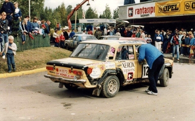 Hannu Wallinheimo - Kalevi Kujanpaa
33º 1000 Lakes Rally 1983. Lada 1600 (A-2072). Clasificada 48º.

Del 26 al 28 de Agosto, Jyväskylä, Finlandia.
Superficie: tierra.

El Rally tenia un total de 1461.00 km de los que 472.63 km divididos en 50 tramos, eran especiales.

Se inscribieron 180 equipos, tomaron la salida 174, finalizaron 71.@
Palabras clave: Lada;Finlandia;1983