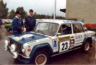Heiki Ohu - Toomas Diener
33º 1000 Lakes Rally 1983. Lada 1300 Rallye. Clasificada 52º.

Del 26 al 28 de Agosto, Jyväskylä, Finlandia.
Superficie: tierra.

El Rally tenia un total de 1461.00 km de los que 472.63 km divididos en 50 tramos, eran especiales.

Se inscribieron 180 equipos, tomaron la salida 174, finalizaron 71.@
Palabras clave: Lada;Finlandia;1983