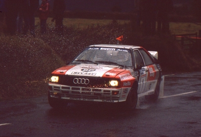 Stig Blomqvist - Björn Cederberg
21º Rothmans Manx International Rally 1983. Audi Quattro A1 (MVV 44Y). Abandonó por motor en SS45 Brandywell.

Del 14 al 17 de Septiembre, Douglas, Isla de Man.
Superficie: asfalto.

El Rally constaba de 49 tramos cronometrados (5 de ellos fueron cancelados, SS22 Eairy, SS24 St. Aarvey, SS25 Cronk, SS26 Lhen y SS27 Druidale).
Desconocemos los kilómetros tanto cronometrados como totales de la prueba.

Tomaron la salida 120 equipos, finalizaron 48.@
Palabras clave: Stig_Blomqvist;Audi;Quattro;Grupo_B;Manx;1983