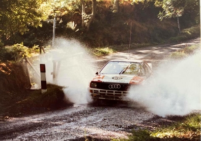 Stig Blomqvist - Björn Cederberg
21º Rothmans Manx International Rally 1983. Audi Quattro A1 (MVV 44Y). Abandonó por motor en SS45 Brandywell.

Del 14 al 17 de Septiembre, Douglas, Isla de Man.
Superficie: asfalto.

El Rally constaba de 49 tramos cronometrados (5 de ellos fueron cancelados, SS22 Eairy, SS24 St. Aarvey, SS25 Cronk, SS26 Lhen y SS27 Druidale).
Desconocemos los kilómetros tanto cronometrados como totales de la prueba.

Tomaron la salida 120 equipos, finalizaron 48.@
Palabras clave: Stig_Blomqvist;Audi;Quattro;Grupo_B;Manx;1983