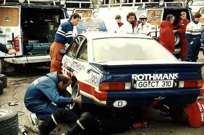Asistencia del Equipo Rothmans Opel Rally Team en el 32º Lombard RAC Rally 1983
En el Opel Manta 400 (GG-CT 310) de Henri Toivonen - Fred Gallagher, abandonó por motor en SS32 Little Grizedale de 10.35 Km.

Del 19 al 22 de Noviembre, Bath, Inglaterra.
Superficie: tierra.

El Rally tenia un total de 2231 km de los que 835.33 km divididos en 59 tramos eran especiales, (2 de ellas fueron canceladas SS22 Wark de 38.14 Km y SS41).

Se inscribieron 139 equipos, tomaron la salida 127, finalizaron 61.@
Palabras clave: Henri_Toivonen;Opel;Manta;Grupo_B;RAC_Rally;Gran_Bretaña;1983;Asistencias