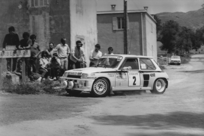 Jean Ragnotti - Jean-Marc Andrié
27º Tour de Corse - Rallye de France 1983. Renault 5 Turbo Tour de Corse (1465 XD 91) Abandonó al chocar con una vaca en SS15 Chiatra - Ponte Nuovo de 64.80 km.

Del 5 al 7 de Mayo, Ajaccio, Córcega, Francia.
Superficie: asfalto.

El Rally tenia un total de 1715.10 km de los que 1066.10 km divididos en 32 tramos eran especiales.

Tomaron la salida 178 equipos, finalizaron 57.@
Palabras clave: ;Renault;Turbo;Corcega;1983;Grupo_B;Corse