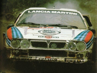 Adartico Vudafieri - Maurizio Perissinot
3º Marlboro Rally Argentina San Carlos de Bariloche 1983. Lancia Rally 037 (TO Y88744). Abandonó por accidente en el SS15 Conflencia - Angostura 1 de 89.40 Km.

Del 2 al 6 de Agosto, Buenos Aires, San Carlos de Bariloche, Argentina.
Superficie: tierra.

El Rally tenia un total de 3244.00 Km de los que 1254.34 divididos en 18 tramos eran especiales.

Habían 3 tramos de mas de 100 Km cronometrados:
SS3 Zapala - Rahue de 108.60 Km
SS9 Cholila - Esquel de 106.30 Km
SS12 Norquinco - Pilcaniyeu de 104.60 Km.

Tomaron la salida 94 equipos, finalizaron 27.
@
Palabras clave: ;Argentina;Lancia;Rally;1983