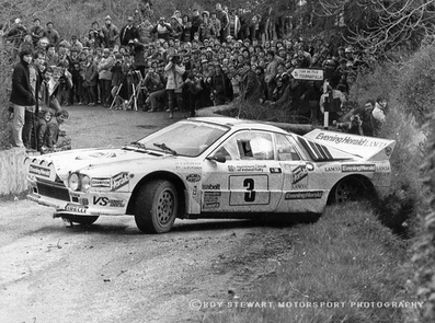 Pentti Airikkala - Juha Piironen
44º Rothmans Circuit of Ireland Rally 1983. Lancia Rally 037. Abandonó por accidente en SS46.

Del 1 al 5 de Abril, Belfast, Irlanda del Norte.

El Rally tenia un total de 864.82 Km cronometrados divididos en 5 etapas y 54 tramos eran especiales (2 de ellos fueron cancelados SS34 Glen Ellen de 13.26 km y SS41 Ballybuck de 17.28km).

Tomaron la salida 105 equipos, finalizaron 34.@
Palabras clave: ;Lancia;Rally;Grupo_B;Circuit_Ireland;Irlanda;1983