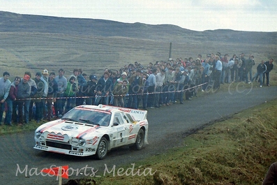 Pentti Airikkala - Juha Piironen
44º Rothmans Circuit of Ireland Rally 1983. Lancia Rally 037. Abandonó por accidente en SS46.

Del 1 al 5 de Abril, Belfast, Irlanda del Norte.

El Rally tenia un total de 864.82 Km cronometrados divididos en 5 etapas y 54 tramos eran especiales (2 de ellos fueron cancelados SS34 Glen Ellen de 13.26 km y SS41 Ballybuck de 17.28km).

Tomaron la salida 105 equipos, finalizaron 34.@
Palabras clave: ;Lancia;Rally;Grupo_B;Circuit_Ireland;Irlanda;1983