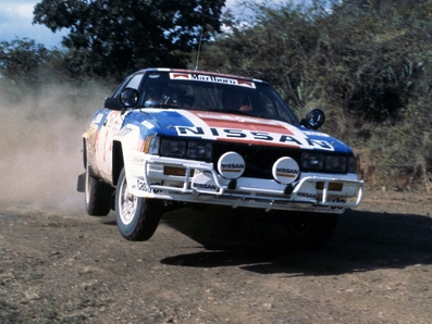 Timo Salonen - Seppo Harjanne
31º Marlboro Safari Rally 1983. Nissan 240RS (KNY59 YA204). Abandonó por motor.

Del 30 de Marzo al 4 de Abril, Nairobi, Kenya, África.
Superficie: tierra.

El Rally tenia un total de 5035 km en los que 1620.95 km se encontraban 26 controles horarios.

Tomaron la salida 78 equipos, finalizaron 22.@
Palabras clave: Timo_Salonen;Nissan;Safari;Grupo_B;1983