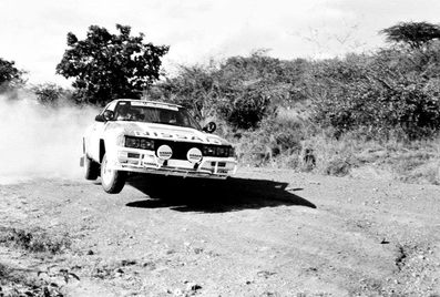 Timo Salonen - Seppo Harjanne
31º Marlboro Safari Rally 1983. Nissan 240RS (KNY59 YA204). Abandonó por motor.

Del 30 de Marzo al 4 de Abril, Nairobi, Kenya, África.
Superficie: tierra.

El Rally tenia un total de 5035 km en los que 1620.95 km se encontraban 26 controles horarios.

Tomaron la salida 78 equipos, finalizaron 22.@
Palabras clave: Timo_Salonen;Nissan;Safari;Grupo_B;1983