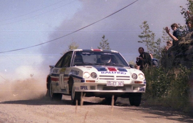 Ari Vatanen - Terry Harryman
33º 1000 Lakes Rally 1983. Opel Manta 400 (GG-CT 361). Abandonó por palier roto en SS35 Renkajarvi de 8.28 Km.

Del 26 al 28 de Agosto, Jyväskylä, Finlandia.
Superficie: tierra.

El Rally tenia un total de 1461.00 km de los que 472.63 km divididos en 50 tramos, eran especiales.

Se inscribieron 180 equipos, tomaron la salida 174, finalizaron 71.@
Palabras clave: ;Opel;Manta;Finlandia;Grupo_B;1983