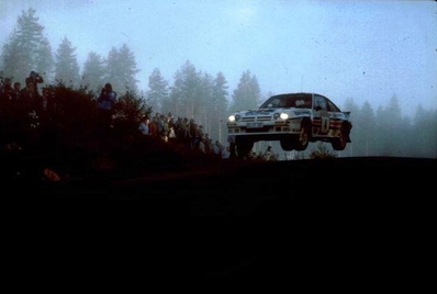 Ari Vatanen - Terry Harryman
33º 1000 Lakes Rally 1983. Opel Manta 400 (GG-CT 361). Abandonó por palier roto en SS35 Renkajarvi de 8.28 Km.

Del 26 al 28 de Agosto, Jyväskylä, Finlandia.
Superficie: tierra.

El Rally tenia un total de 1461.00 km de los que 472.63 km divididos en 50 tramos, eran especiales.

Se inscribieron 180 equipos, tomaron la salida 174, finalizaron 71.@
Palabras clave: ;Opel;manta;Finlandia;grupo_b;1983;