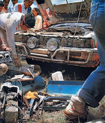 Asistencia del Equipo D.T. Dobie Co en el 31º Marlboro Safari Rally 1983
En el Nissan 240RS de Chandrashekhar Mehta - Rob Combes, abandonó por motor en CH24.

Del 30 de Marzo al 4 de Abril, Nairobi, Kenya, África.
Superficie: tierra.

El Rally tenia un total de 5035 km en los que 1620.95 km se encontraban 26 controles horarios.

Tomaron la salida 78 equipos, finalizaron 22.@
Palabras clave: ;Nissan;Safari;Grupo_B;1983;Asistencias