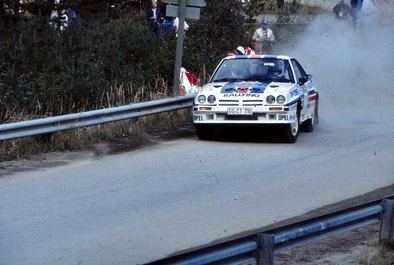 Henri Toivonen - Fred Gallagher
33º 1000 Lakes Rally 1983. Opel Manta 400 (GG-CT 310). Abandonó por daños de motor a causa de una salida de pista en SS39 Kraakkio de 10.51 Km.

Del 26 al 28 de Agosto, Jyväskylä, Finlandia. Superficie: tierra.

El Rally tenia un total de 1461.00 km de los que 472.63 km divididos en 50 tramos eran especiales.

Se inscribieron 180 equipos, tomaron la salida 174, finalizaron 71.@
Palabras clave: Henri_Toivonen;opel;manta;Finlandia;grupo_b;1983