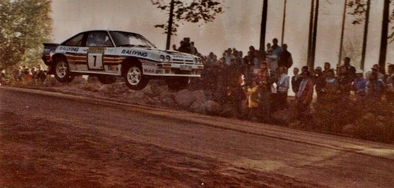 Henri Toivonen - Fred Gallagher
33º 1000 Lakes Rally 1983. Opel Manta 400 (GG-CT 310). Abandonó por daños de motor a causa de una salida de pista en SS39 Kraakkio de 10.51 Km.

Del 26 al 28 de Agosto, Jyväskylä, Finlandia. Superficie: tierra.

El Rally tenia un total de 1461.00 km de los que 472.63 km divididos en 50 tramos eran especiales.

Se inscribieron 180 equipos, tomaron la salida 174, finalizaron 71.@
Palabras clave: Henri_Toivonen;opel;manta;Finlandia;grupo_b;1983