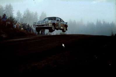 Henri Toivonen - Fred Gallagher
33º 1000 Lakes Rally 1983. Opel Manta 400 (GG-CT 310). Abandonó por daños de motor a causa de una salida de pista en SS39 Kraakkio de 10.51 Km.

Del 26 al 28 de Agosto, Jyväskylä, Finlandia. Superficie: tierra.

El Rally tenia un total de 1461.00 km de los que 472.63 km divididos en 50 tramos eran especiales.

Se inscribieron 180 equipos, tomaron la salida 174, finalizaron 71.@
Palabras clave: Henri_Toivonen;opel;manta;Finlandia;grupo_b;1983;