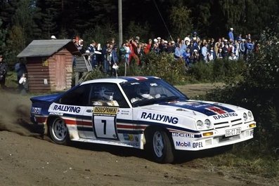 Henri Toivonen - Fred Gallagher
33º 1000 Lakes Rally 1983. Opel Manta 400 (GG-CT 310). Abandonó por daños de motor a causa de una salida de pista en SS39 Kraakkio de 10.51 Km.

Del 26 al 28 de Agosto, Jyväskylä, Finlandia. Superficie: tierra.

El Rally tenia un total de 1461.00 km de los que 472.63 km divididos en 50 tramos eran especiales.

Se inscribieron 180 equipos, tomaron la salida 174, finalizaron 71.@
Palabras clave: Henri_Toivonen;Fred_Gallagher;opel;manta;Finlandia;grupo_b;1983