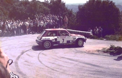 Jean-Luc Thérier - Michel Vial
27º Tour de Corse - Rallye de France 1983. Renault 5 Turbo (11 LH 92). Abandonó por fuego en SS8 Cozzano - Vivario de 51.40 Km.

Del 5 al 7 de Mayo, Ajaccio, Córcega, Francia.
Superficie: asfalto.

El Rally tenia un total de 1715.10 km de los que 1066.10 km divididos en 32 tramos eran especiales.

Tomaron la salida 178 equipos, finalizaron 57.@
Palabras clave: ;Renault;Turbo;Grupo_B;Corcega;1983;Corse