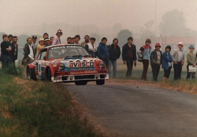 Jean-Pierre Ballet - Lionel Hennebel
19º Ypres 24 Horas Rally 1983. Porsche 911 SC (2460 RU 84). Abandonó por problemas con la inyección.

Del 24 al 26 de Junio, Ypres, Bélgica.
Superficie: asfalto.

El Rally tenía 512.00 km cronometrados divididos en dos etapas y 53 tramos especiales.

Tomaron la salida 176 equipos, finalizaron 77.@
Palabras clave: Porsche;Ypres;1983