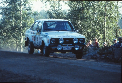 Mika Sillankorva - Juhani Nieminen
33º 1000 Lakes Rally 1983. Ford Escort RS 1800 MKII (A-2162). Abandonò en SS21 Aijala de 5.71 km, desconocemos el motivo.

Del 26 al 28 de Agosto, Jyväskylä, Finlandia.
Superficie: tierra.

El Rally tenia un total de 1461.00 km de los que 472.63 km divididos en 50 tramos eran especiales.

Se inscribieron 180 equipos, tomaron la salida 174, finalizaron 71.@
Palabras clave: Ford;Escort;RS;Finlandia;1983;Grupo_B;