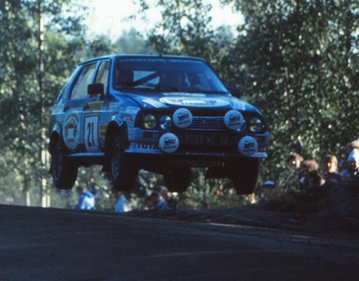 Alain Coppier - Josepha Laloz
33º 1000 Lakes Rally 1983. Citröen Visa Chrono (8568 WE 38). Abandonó en SS19 Sirkkamaki de 6.39 km, desconocemos el motivo.

Del 26 al 28 de Agosto, Jyväskylä, Finlandia.
Superficie: tierra.

El Rally tenia un total de 1461.00 km de los que 472.63 km divididos en 50 tramos eran especiales.

Se inscribieron 180 equipos, tomaron la salida 174, finalizaron 71.@
Palabras clave: Citroen;Visa;Chrono;Grupo_B;Finlandia;1983;