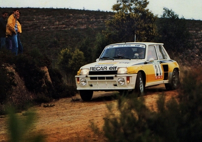 Manuel Gomes Pereira - José Nobre
17º Rallye de Portugal - Vinho do Porto 1983. Renault 5 Turbo TdC (879 WW 292). Abandonó por avería mecánica en SS15 Portela 1 de 8.00 Km.

Del 2 al 5 de Marzo, Estoril, Lisboa, Portugal.
Superficie: asfalto - tierra.

El Rally tenia un total de 2325 km de los que 674.50 km divididos en 43 tramos eran especiales (3 de ellos fueron cancelados SS12 Figueira de Foz de 9 Km, SS13 Prestimo de 12,50 Km, SS14 Vouga de 10 Km).

Tomaron la salida 86 equipos, finalizaron 31.@
Palabras clave: Renault;Turbo;Grupo_B;Portugal;1983