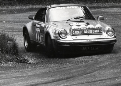 Jack Vernade - Dominique Michard
42º Tour de France Automobile 1983. Porsche 911 SC. Abandonó, desconocemos el motivo y en que especial.

Del 19 al 23 Septiembre, Paris, Nice, Francia.
Superficie: asfalto.

El Rally tenia un total de 2800.00 km de los que 630.00 km divididos en 3 etapas y 32 tramos eran especiales (uno de ellos fue cancelado SS27 Col du Noyer).

Tomaron la salida 84 equipos, finalizaron 37.@
Palabras clave: Porsche;Grupo_B;Tour_France_Automobile;1983