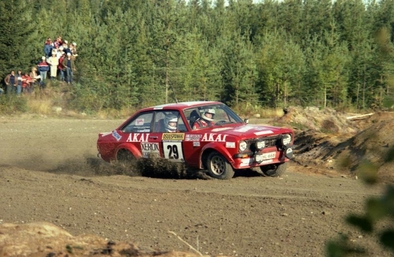 Jouko Poisti - Reijo Savolin
33º 1000 Lakes Rally 1983. Ford Escort RS 1800 MKII (XHL 666). Abandonó en SS31 Evo de 13.51 Km, desconocemos el motivo.

Del 26 al 28 de Agosto, Jyväskylä, Finlandia.
Superficie: tierra.

El Rally tenia un total de 1461.00 km de los que 472.63 km divididos en 50 tramos, eran especiales.

Se inscribieron 180 equipos, tomaron la salida 174, finalizaron 71.@
Palabras clave: Ford;Escort;RS1800;Finlandia;1983