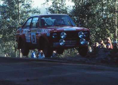 Jouko Poisti - Reijo Savolin
33º 1000 Lakes Rally 1983. Ford Escort RS 1800 MKII (XHL 666). Abandonó en SS31 Evo de 13.51 Km, desconocemos el motivo.

Del 26 al 28 de Agosto, Jyväskylä, Finlandia.
Superficie: tierra.

El Rally tenia un total de 1461.00 km de los que 472.63 km divididos en 50 tramos, eran especiales.

Se inscribieron 180 equipos, tomaron la salida 174, finalizaron 71.@
Palabras clave: Ford;Escort;RS1800;Finlandia;1983;