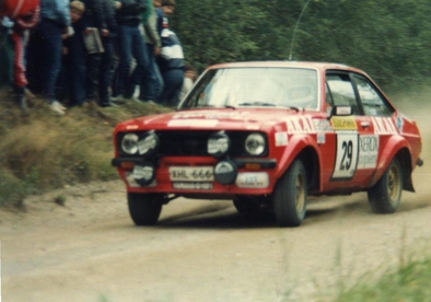 Jouko Poisti - Reijo Savolin
33º 1000 Lakes Rally 1983. Ford Escort RS 1800 MKII (XHL 666). Abandonó en SS31 Evo de 13.51 Km, desconocemos el motivo.

Del 26 al 28 de Agosto, Jyväskylä, Finlandia.
Superficie: tierra.

El Rally tenia un total de 1461.00 km de los que 472.63 km divididos en 50 tramos, eran especiales.

Se inscribieron 180 equipos, tomaron la salida 174, finalizaron 71.@
Palabras clave: Ford;Escort;RS1800;Finlandia;1983