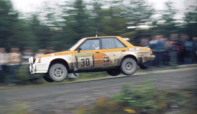 Harri Toivonen - Juha Paajanen
33º 1000 Lakes Rally 1983. Mitsubishi Lancer 2000 Turbo (GJI 9827). Abandonó por la caja de cambios en SS34 Tyrynkyla de 7.04 Km.

Del 26 al 28 de Agosto, Jyväskylä, Finlandia.
Superficie: tierra.

El Rally tenia un total de 1461.00 km de los que 472.63 km divididos en 50 tramos, eran especiales.

Se inscribieron 180 equipos, tomaron la salida 174, finalizaron 71.@
Palabras clave: Harri_Toivonen;Mitsubishi;Lancer;Turbo;Finlandia;1983