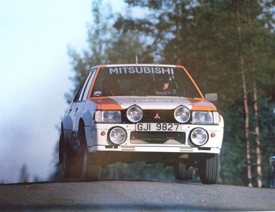 Harri Toivonen - Juha Paajanen
33º 1000 Lakes Rally 1983. Mitsubishi Lancer 2000 Turbo (GJI 9827). Abandonó por la caja de cambios en SS34 Tyrynkyla de 7.04 Km.

Del 26 al 28 de Agosto, Jyväskylä, Finlandia.
Superficie: tierra.

El Rally tenia un total de 1461.00 km de los que 472.63 km divididos en 50 tramos, eran especiales.

Se inscribieron 180 equipos, tomaron la salida 174, finalizaron 71.@
Palabras clave: Harri_Toivonen;Mitsubishi;Lancer;Turbo;Finlandia;1983