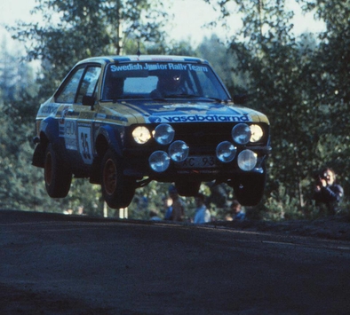 Lars Hogstrom - Sven-Erik Andersson
33º 1000 Lakes Rally 1983. Ford Escort RS 1800 MKII (EXC 9382). Abandonó en SS23 Harju de 2.00 km, desconocemos el motivo.

Del 26 al 28 de Agosto, Jyväskylä, Finlandia.
Superficie: tierra.

El Rally tenia un total de 1461.00 km de los que 472.63 km divididos en 50 tramos, eran especiales.

Se inscribieron 180 equipos, tomaron la salida 174, finalizaron 71.@
Palabras clave: Ford;Escort;RS;Finlandia;1983;