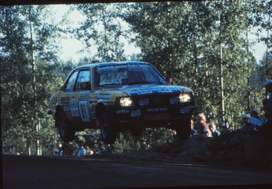 Mats Jonsson - Ake Gustavsson
33º 1000 Lakes Rally 1983. Opel Ascona. Abandonó, desconocemos el motivo y en que especial.

Del 26 al 28 de Agosto, Jyväskylä, Finlandia.
Superficie: tierra.

El Rally tenia un total de 1461.00 km de los que 472.63 km divididos en 50 tramos, eran especiales.

Se inscribieron 180 equipos, tomaron la salida 174, finalizaron 71.@
Palabras clave: Opel;Ascona;Finlandia;1983;