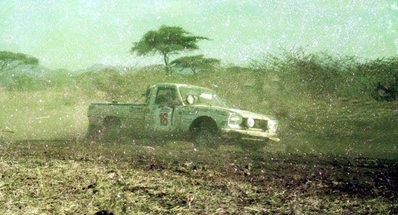 Basil Criticos - John Rose
31º Marlboro Safari Rally 1983. Peugeot 504 Pickup. Fue excluí­do por llegar tarde en un control horario.

Del 30 de Marzo al 4 de Abril, Nairobi, Kenya, África.
Superficie: tierra.

El Rally tenia un total de 5035 km en los que 1620.95 km se encontraban 26 controles horarios.

Tomaron la salida 78 equipos, finalizaron 22.@
Palabras clave: Peugeot;Safari;1983;Pick-up;Grupo_B