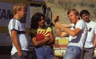 26º Rally de Sanremo 1984 (TESTS)
Reuniòn de pastores !!........
Hannu Mikkola,Michèle Mouton y Walter Röhrl.
Walter parece estar explicando alguna aventura al volante mientras Hannu yMichèle le escuchan atentamente.@@@
Palabras clave: Hannu_Olavi_Mikkola;Michele_Mouton;Walter_Röhrl;Sanremo;1984;Personajes