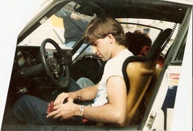 Henri Toivonen
20º Ypres 24 Hours Rally 1984. Porsche 911 SC RS (A851 CCF). Clasificado 1º.
Copiloto Ian Grindrod.

Del 29 de Junio al 1 de Julio, Ypres, Bélgica.
Superficie: asfalto.

El Rally tenía 573.38 km cronometrados divididos en 51 tramos especiales (uno de ellos fue cancelado SS51 Zillebeke de 15.10 km).

Tomaron la salida 147 equipos, finalizaron 69.@
Palabras clave: Henri_Toivonen;Ian_Grindrod;Porsche;Ypres;1984;Grupo_B;Personajes