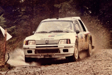 Ari Vatanen - Terry Harryman
33º Lombard RAC Rally 1984. Peugeot 205 T16, (128 FBL 75). Clasificado 1º.

Del 25 al 29 de Noviembre, Chester, Cheshire, Inglaterra, Reino Unido.
Superficie: tierra.

El Rally tenia un total de 3232.00 km de los que 868.54 km divididos en 56 tramos eran especiales.

Se inscribieron 124 equipos, tomaron la salida 119, finalizaron 52.@
Palabras clave: ;Terry_Harryman;Peugeot;Grupo_B;1984;RAC_Rally;Inglaterra