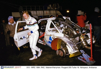 Asistencia Equipo Peugeot Talbot Sport en el 33º Lombard RAC Rally 1984 
En el Peugeot 205 T16, (128 FBL 75), de Ari Vatanen - Terry Harryman, clasificado 1º.

Del 25 al 29 de Noviembre, Chester, Cheshire, Inglaterra, Reino Unido.
Superficie: tierra.

El Rally tenia un total de 3232.00 km de los que 868.54 km divididos en 56 tramos eran especiales.

Se inscribieron 124 equipos, tomaron la salida 119, finalizaron 52.@
Palabras clave: ;Terry_Harryman;Peugeot;1984;Grupo_B;Asistencias;Personajes;RAC_Rally;Inglaterra