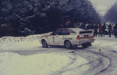 Bernard Darniche - Alain Mahé
36º Rallye Lyon-Charbonnières 1984. Audi Quattro A2, (7149 RR 74). Clasificado 1º.

Del 2 al 4 de Marzo, Lyon, Charbonnières-les-Bains, Alvèrnia, Roine-Alps, Francia.
Superficie: asfalto. 
Tomaron la salida 160 equipos, finalizaron 44.@
Palabras clave: ;Audi;Quattro;Grupo_B;Lyon-Charbonnieres;1984;Nieve