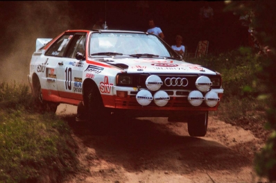 Michele Cinotto - Emilio Radaelli
11º Rallye Skoda 1984. Audi Quattro A2 (IN-NH 75) Audi Sport Team Italia. Clasificado 1º.

Del 13 al 14 de Julio, Mladá Boleslav, Bohemia, Republica Checa.
Superficie: asfalto - tierra.

El Rallye constaba de 294.66 km divididos en 32 tramos cronometrados.

Tomaron la salida 126 equipos, finalizaron 65.

© by S. Mai.@
Palabras clave: Michele_Cinotto;Audi;Quattro;Grupo_B;Skoda;1984