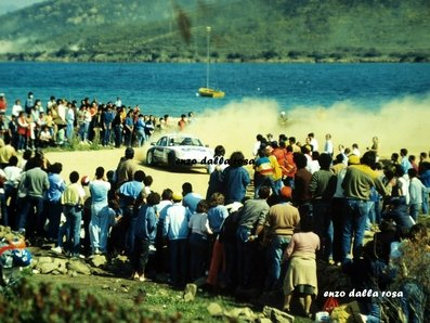 Henri Toivonen - Juha Piironen
7º Rally Costa Smeralda 1984. Porsche 911 SC RS (A974 BRX). Clasificado 1º.

Del 26 al 29 de Abril, Porto Cervo, Cerdeña, Italia.
Superficie: tierra.

El Rally constaba de 3 etapas y 43 tramos especiales (uno de ellos fue cancelado SS2 Vacciledi).

Tomaron la salida 72 equipos, finalizaron 20.

Foto de Enzo Dalla Rosa
@
Palabras clave: Henri_Toivonen;Juha_Piironen;Porsche;Grupo_B;Costa_Smeralda;1984